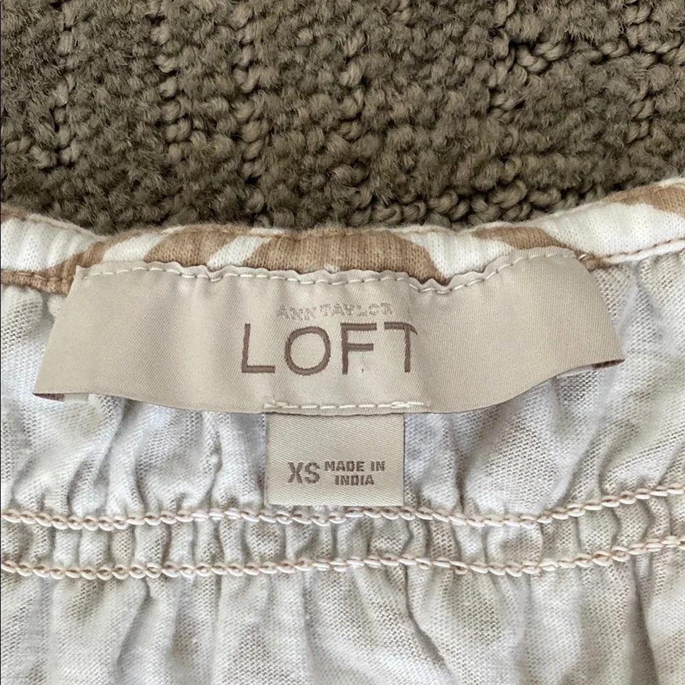 Elegant Tan and White Patterned Dress - Picture 2 of 3